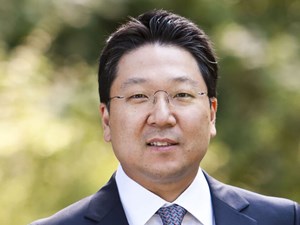 Dr. Charles Lee