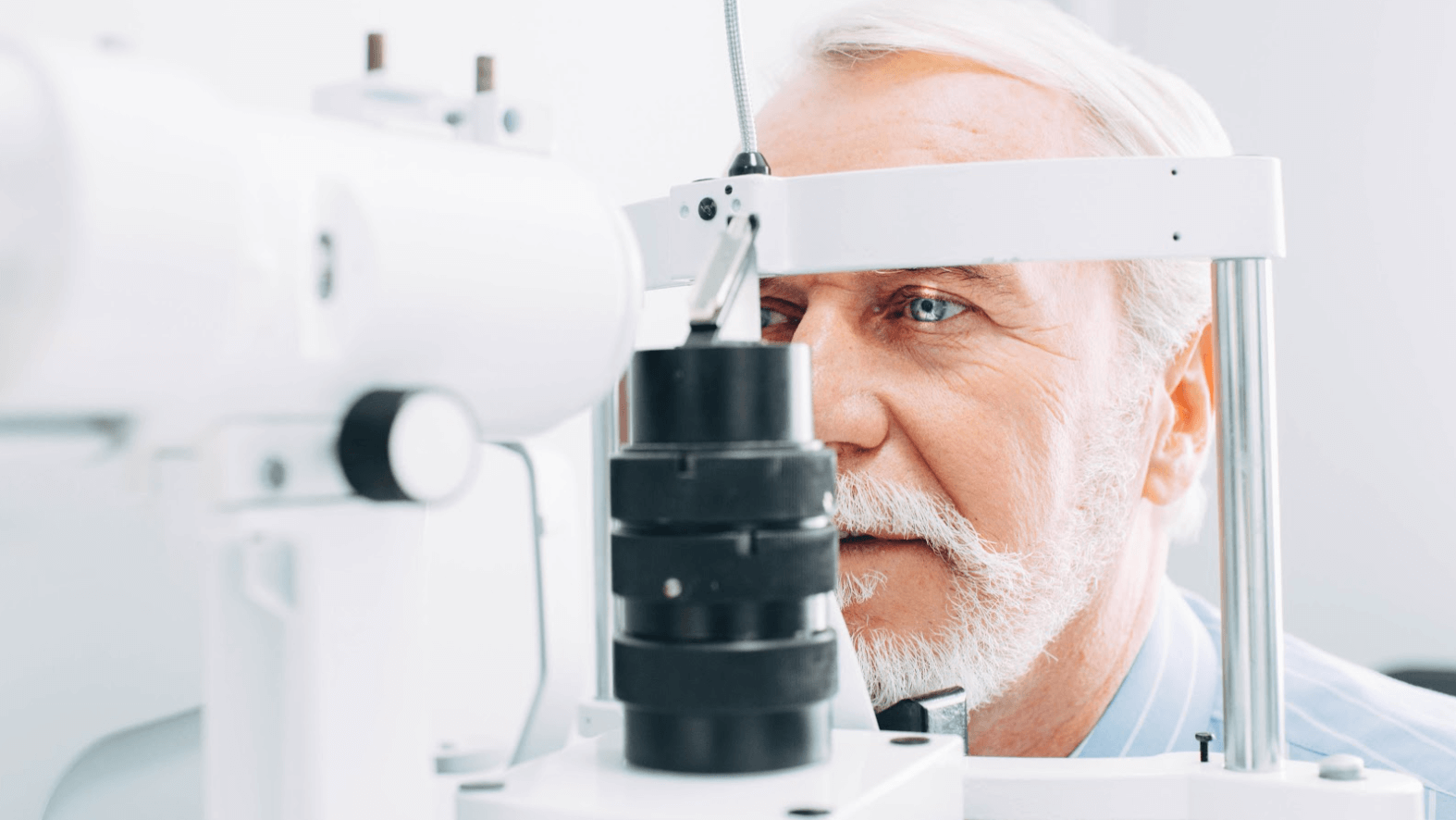 When Should You See an Ophthalmologist for Floaters and Flashes?